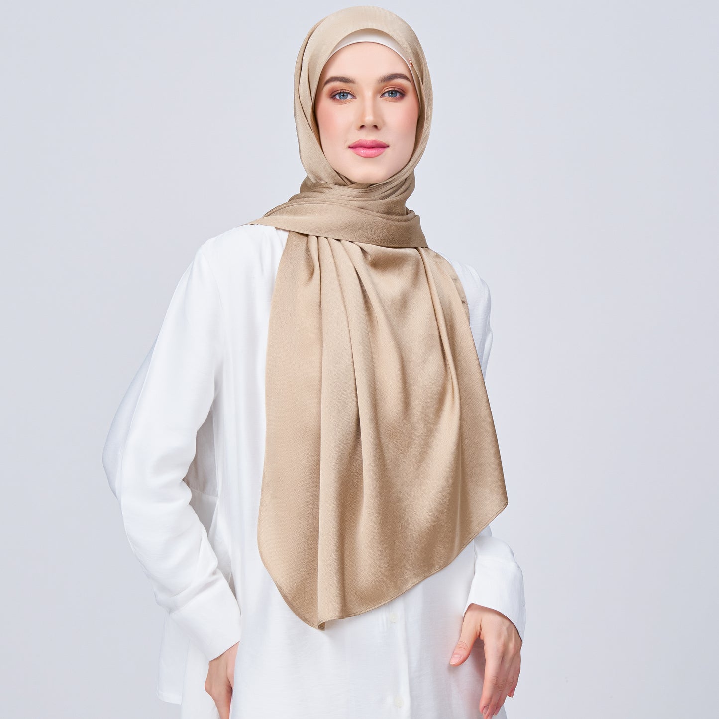 Instant Tag n' Go Shawl | Satin Bulle in Nude Chai