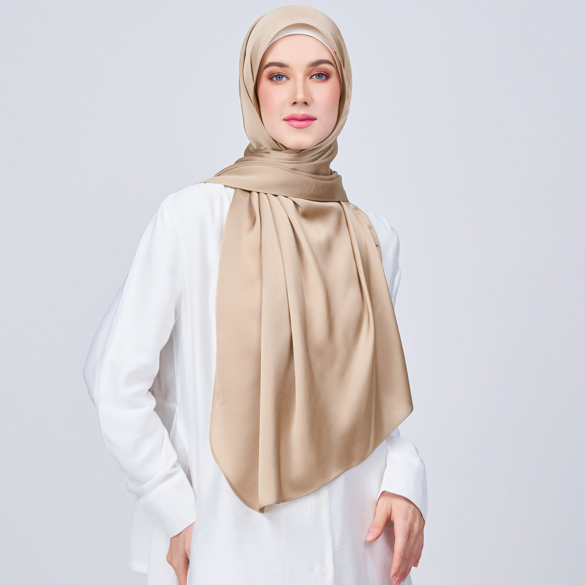 Instant Tag n' Go Shawl | Satin Bulle in Nude Chai