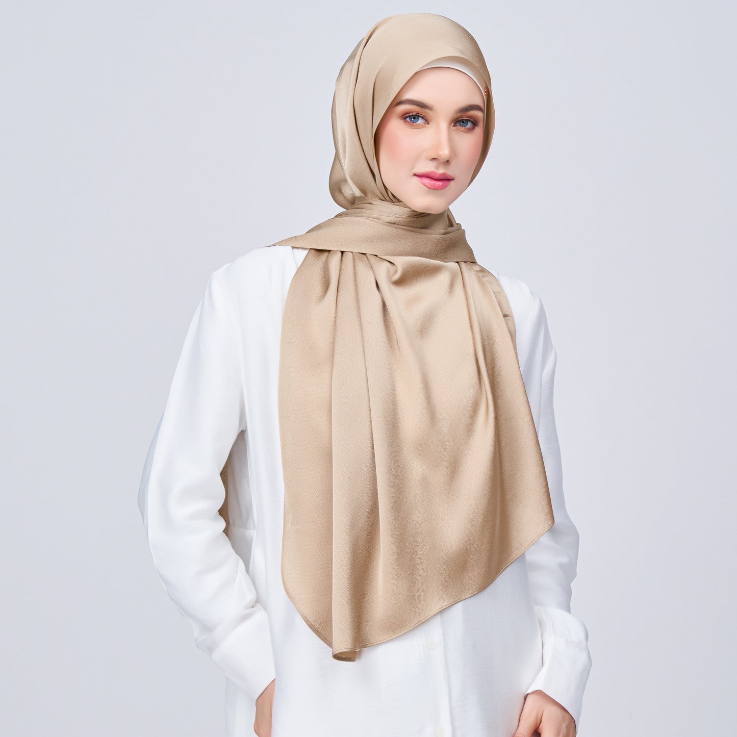 Instant Tag n' Go Shawl | Satin Bulle in Nude Chai