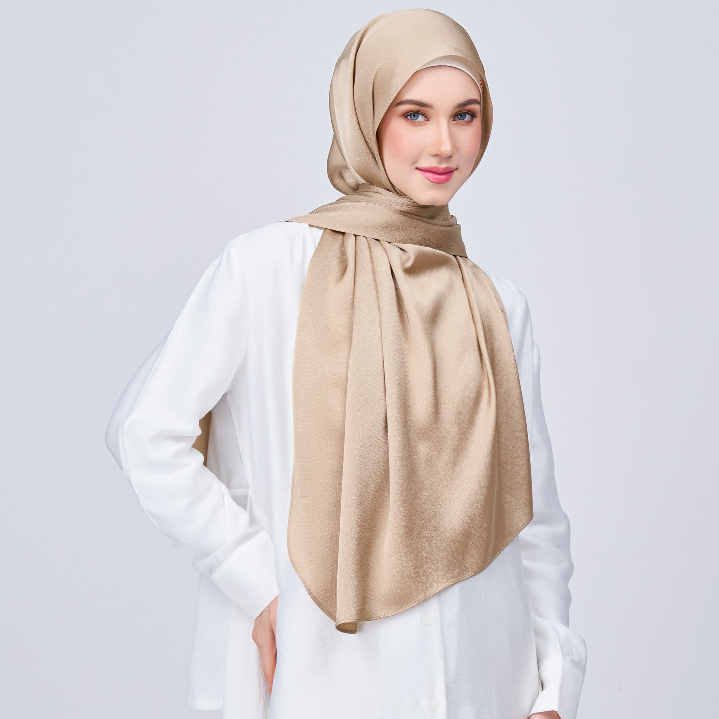 Instant Tag n' Go Shawl | Satin Bulle in Nude Chai