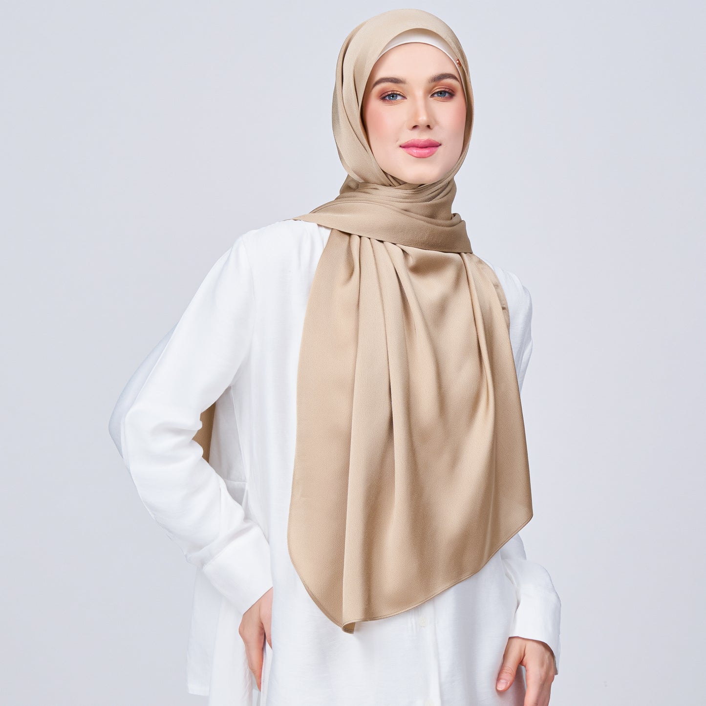 Instant Tag n' Go Shawl | Satin Bulle in Nude Chai