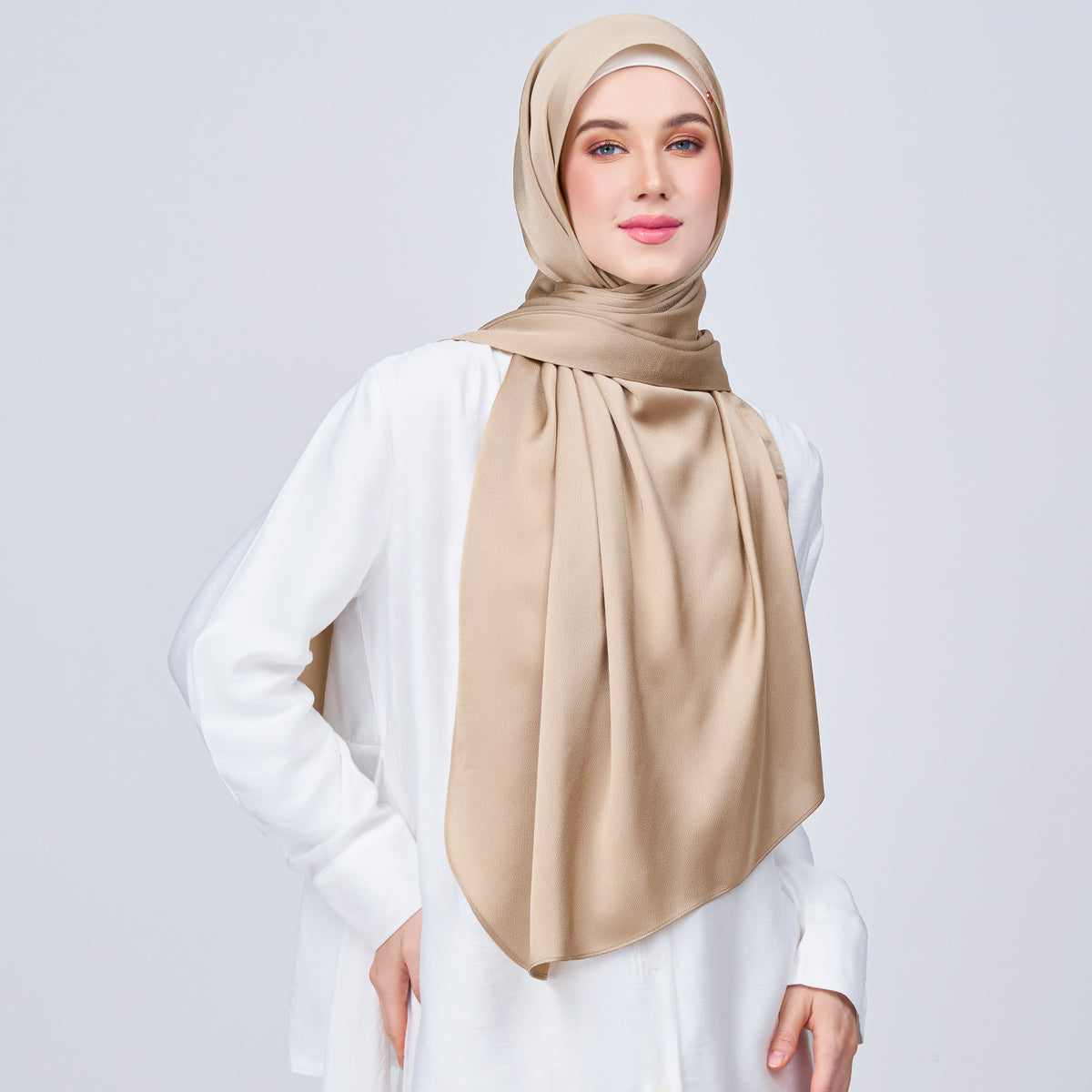 Instant Tag n' Go Shawl | Satin Bulle in Nude Chai