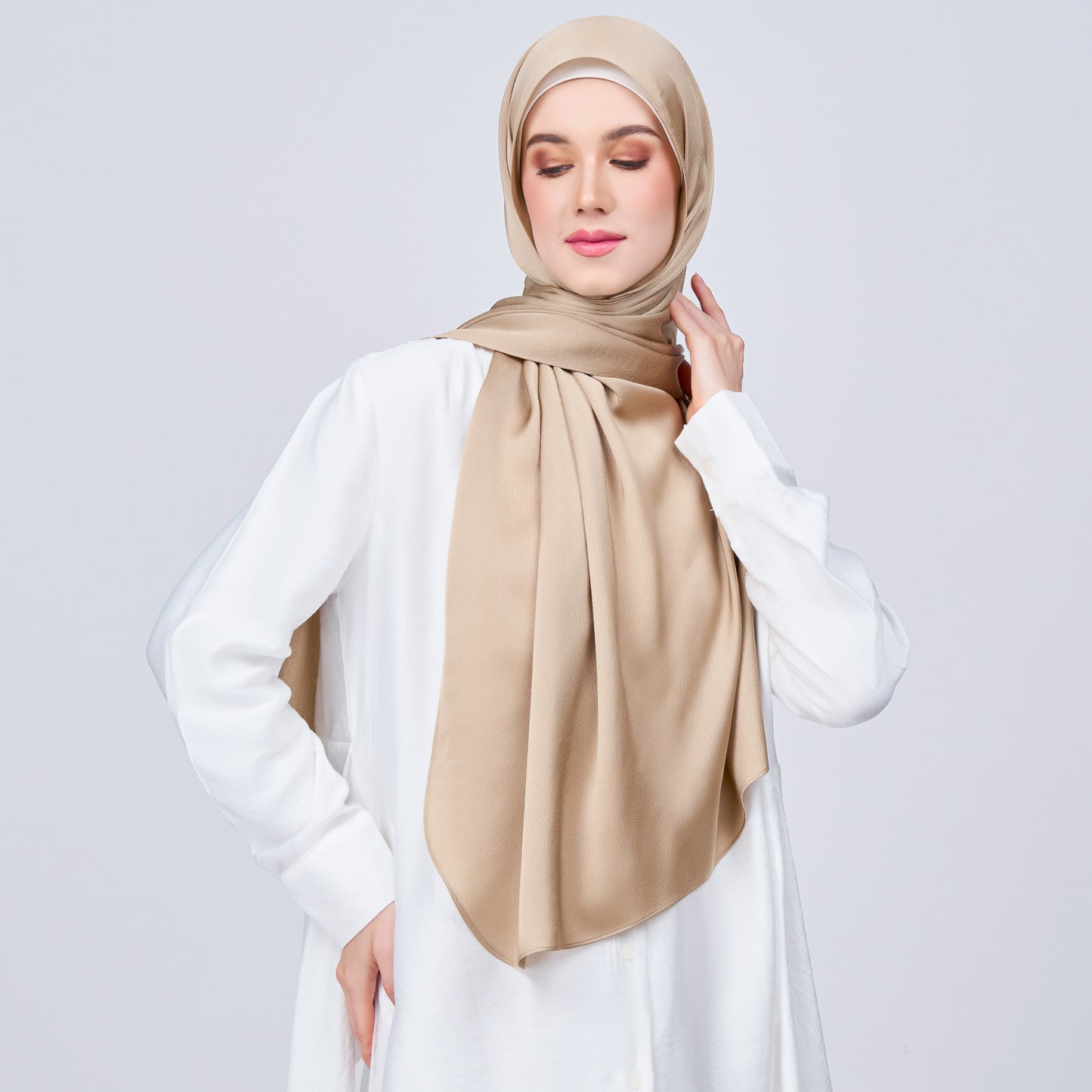 Instant Tag n' Go Shawl | Satin Bulle in Nude Chai