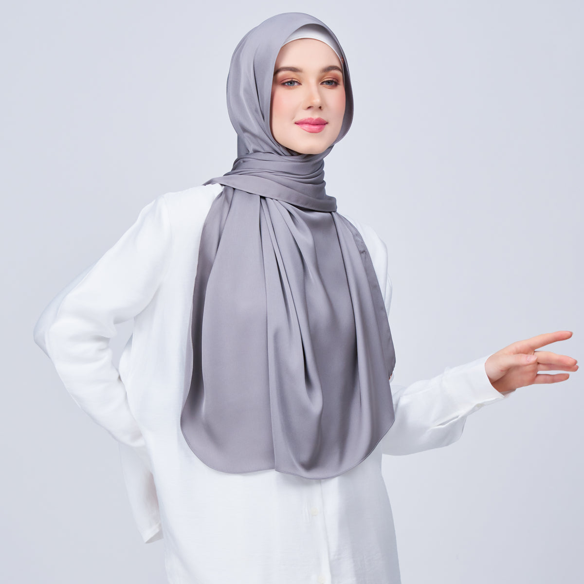 Instant Tag n' Go Shawl | Satin Bulle in Stone Grey