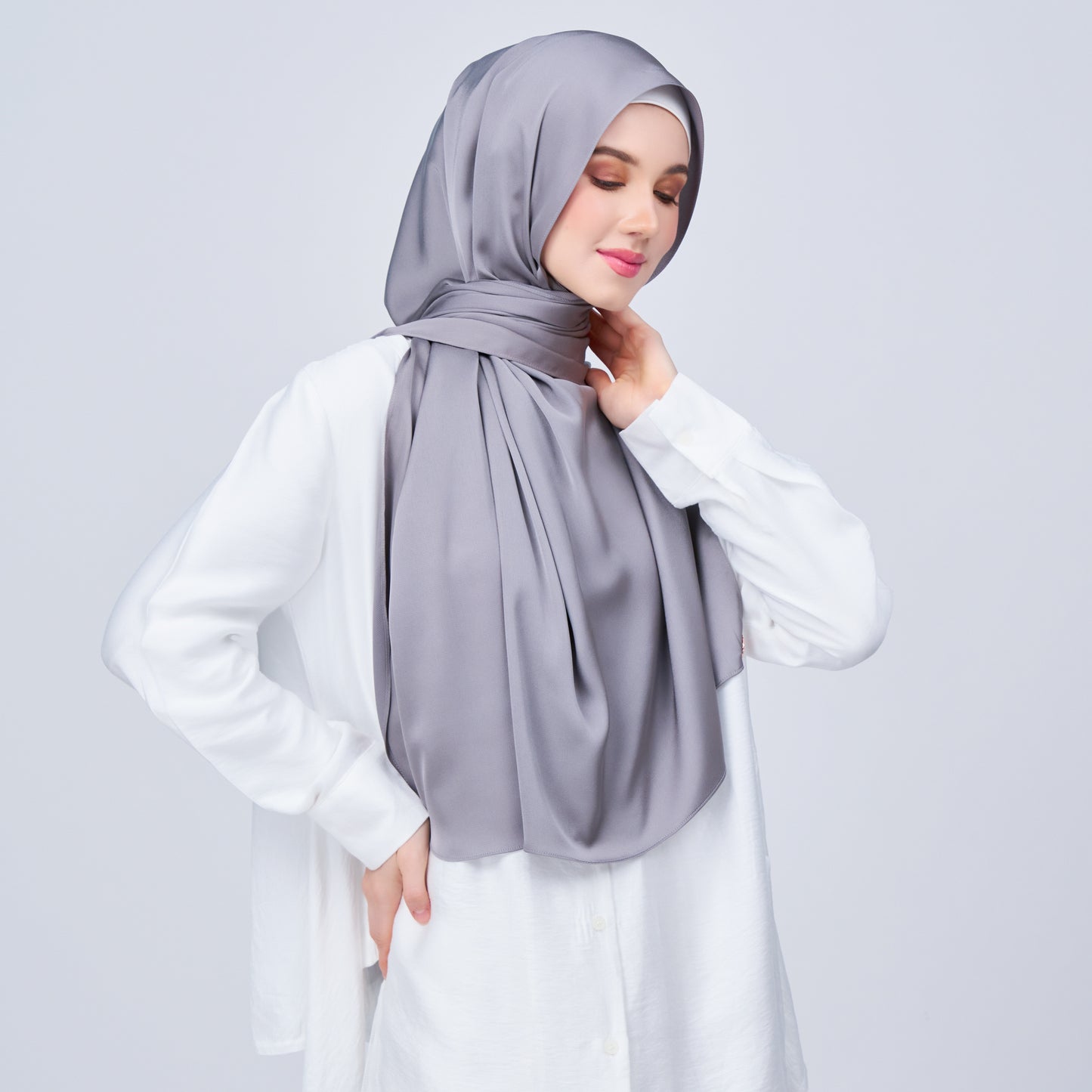 Instant Tag n' Go Shawl | Satin Bulle in Stone Grey
