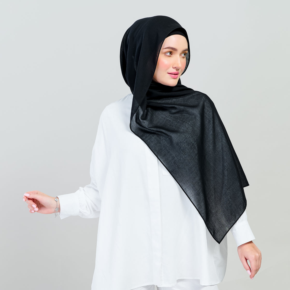 Ironless Elle Shawl in Black