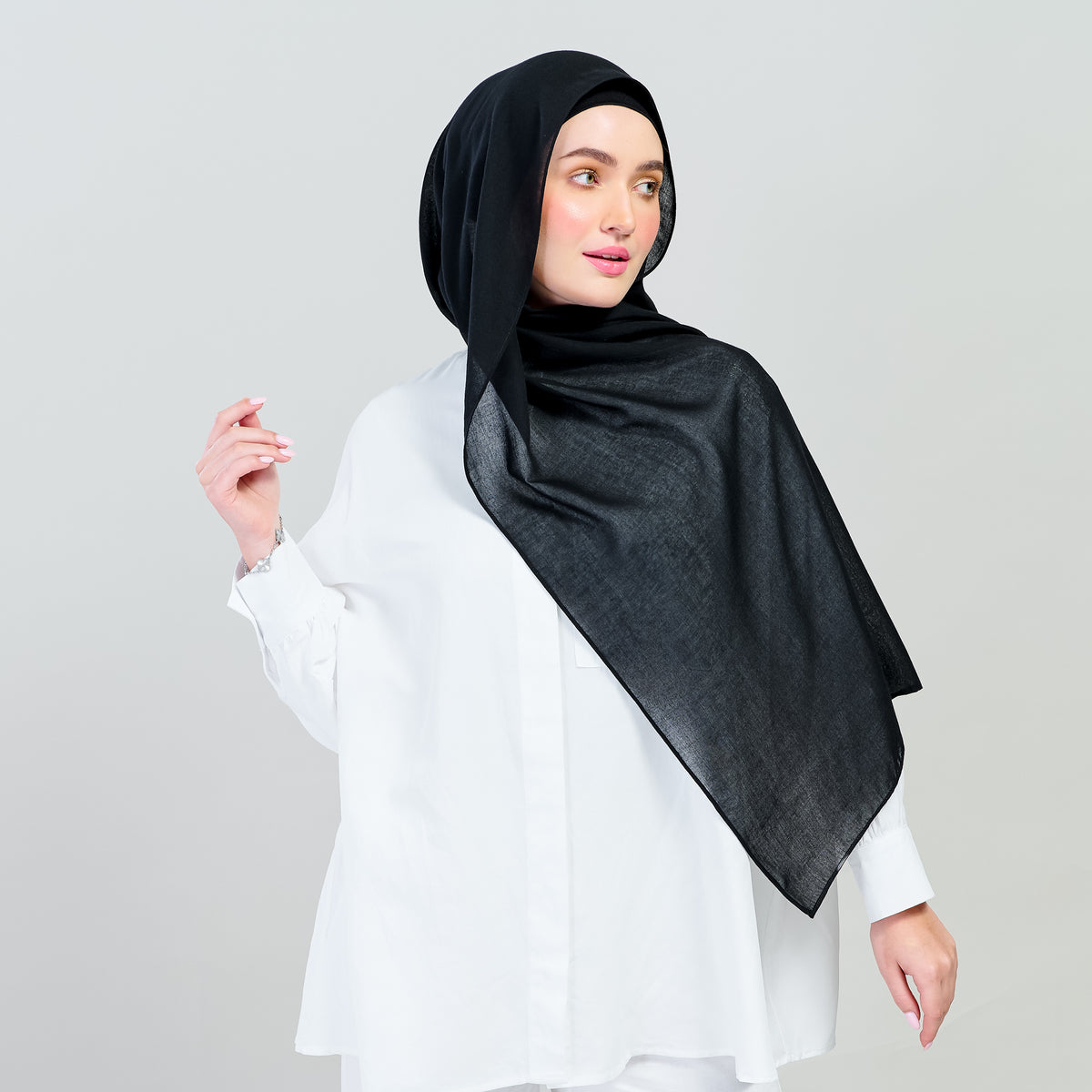 Ironless Elle Shawl in Black