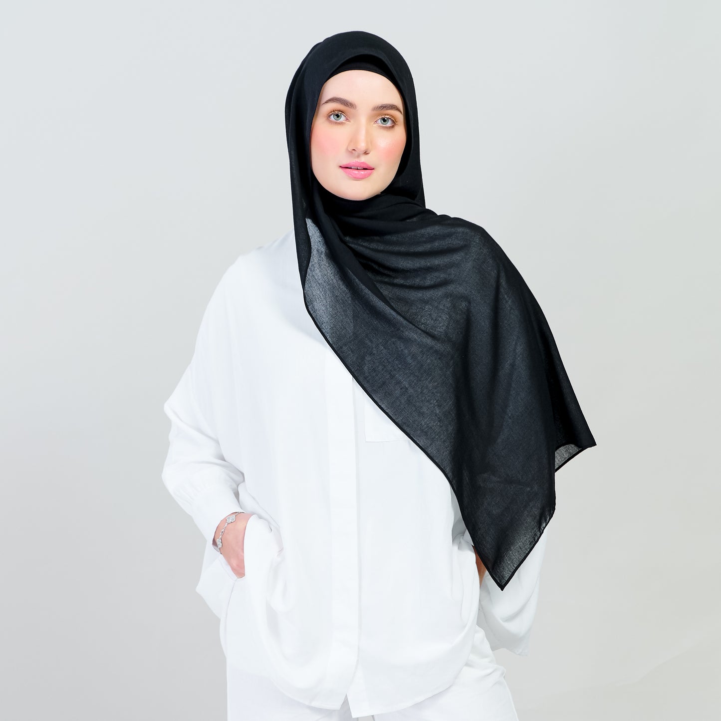 Ironless Elle Shawl in Black