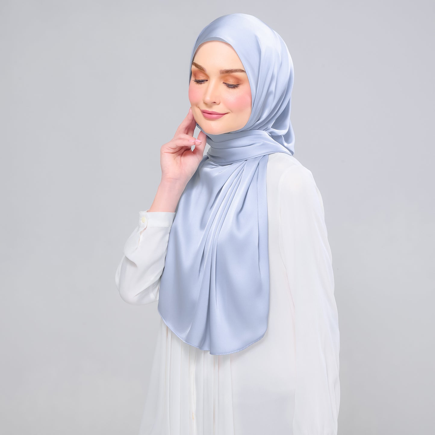 Instant Tag n' Go Shawl | Satin Bulle in Dreamy Sky