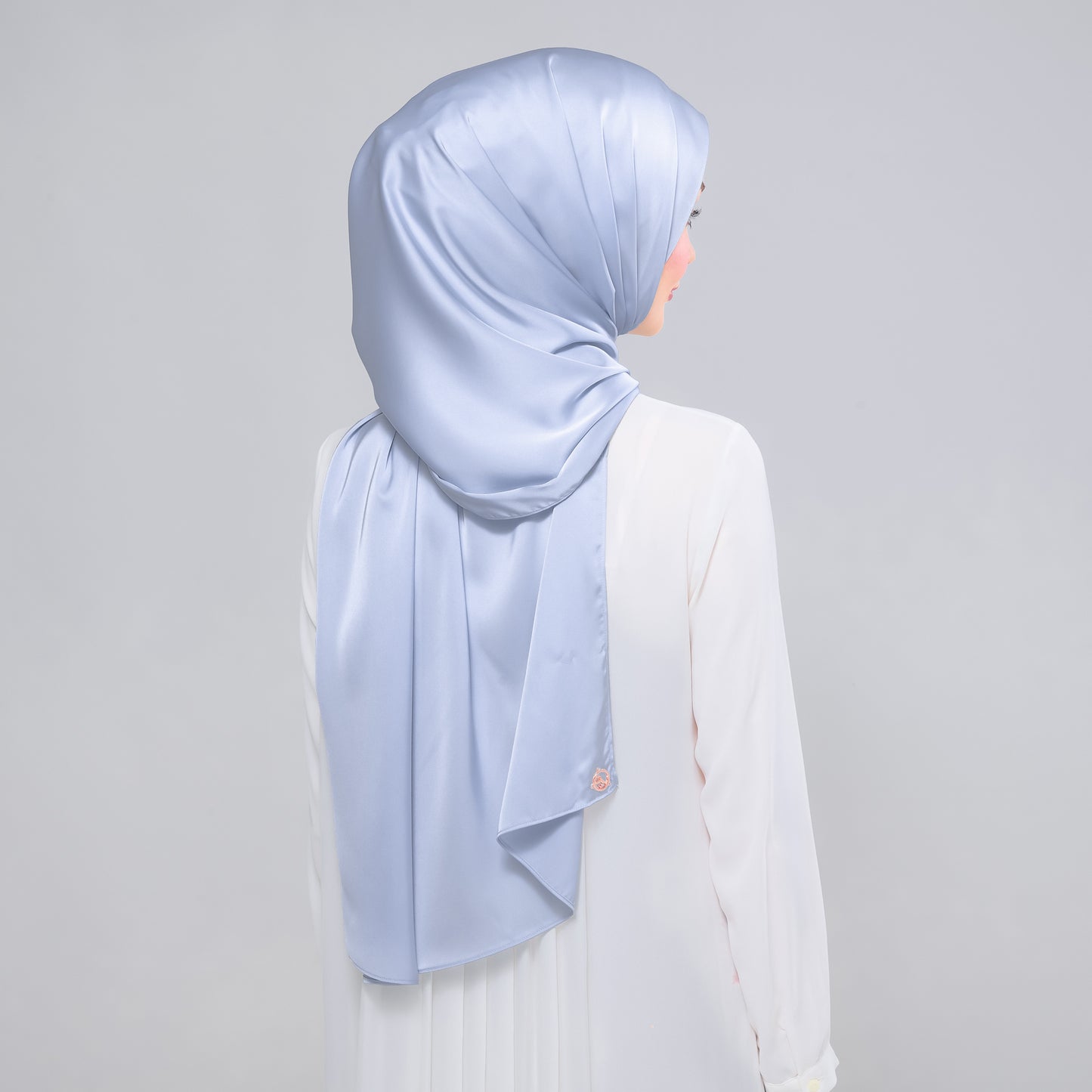 Instant Tag n' Go Shawl | Satin Bulle in Dreamy Sky