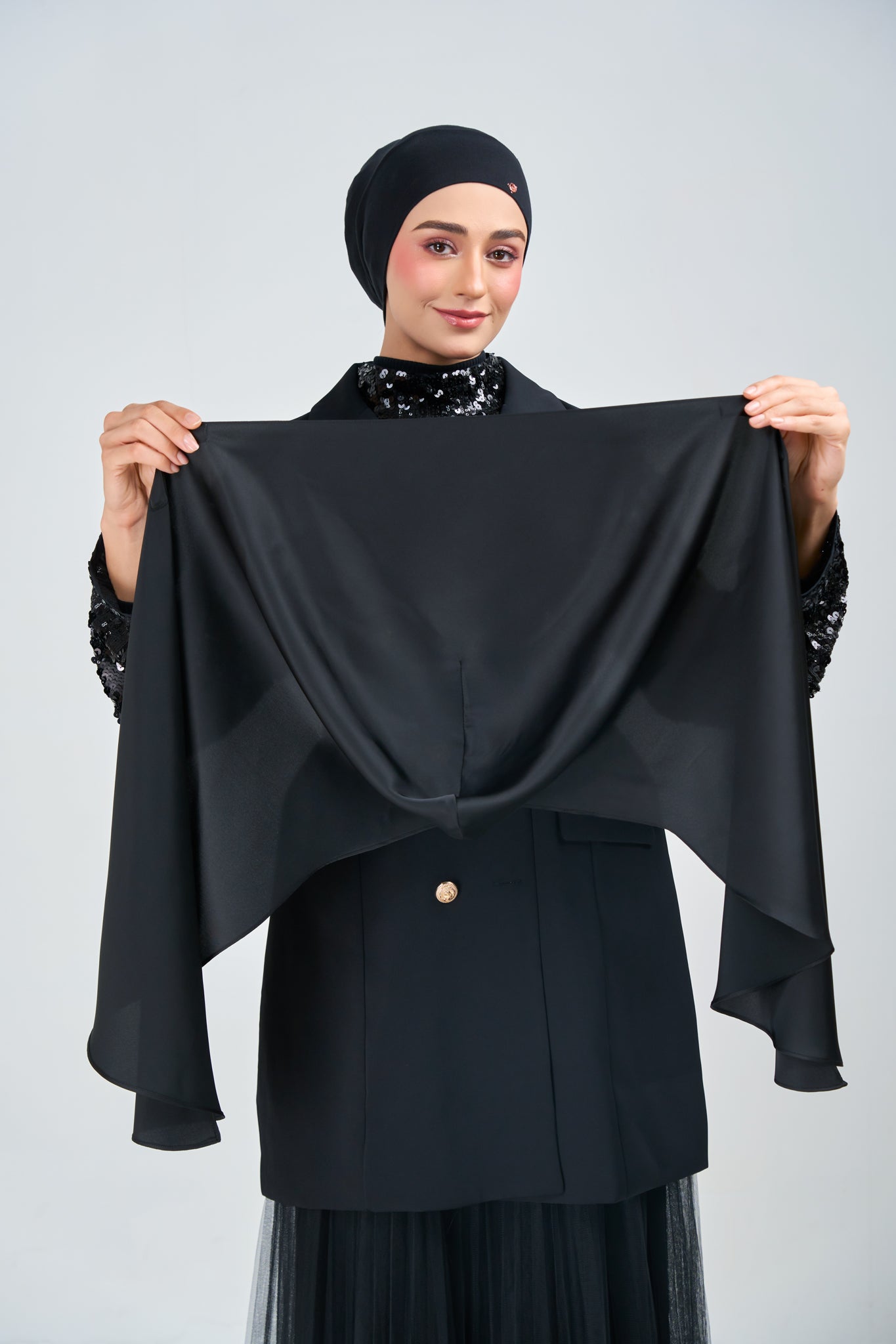 HoodX Luxe in Raven Black