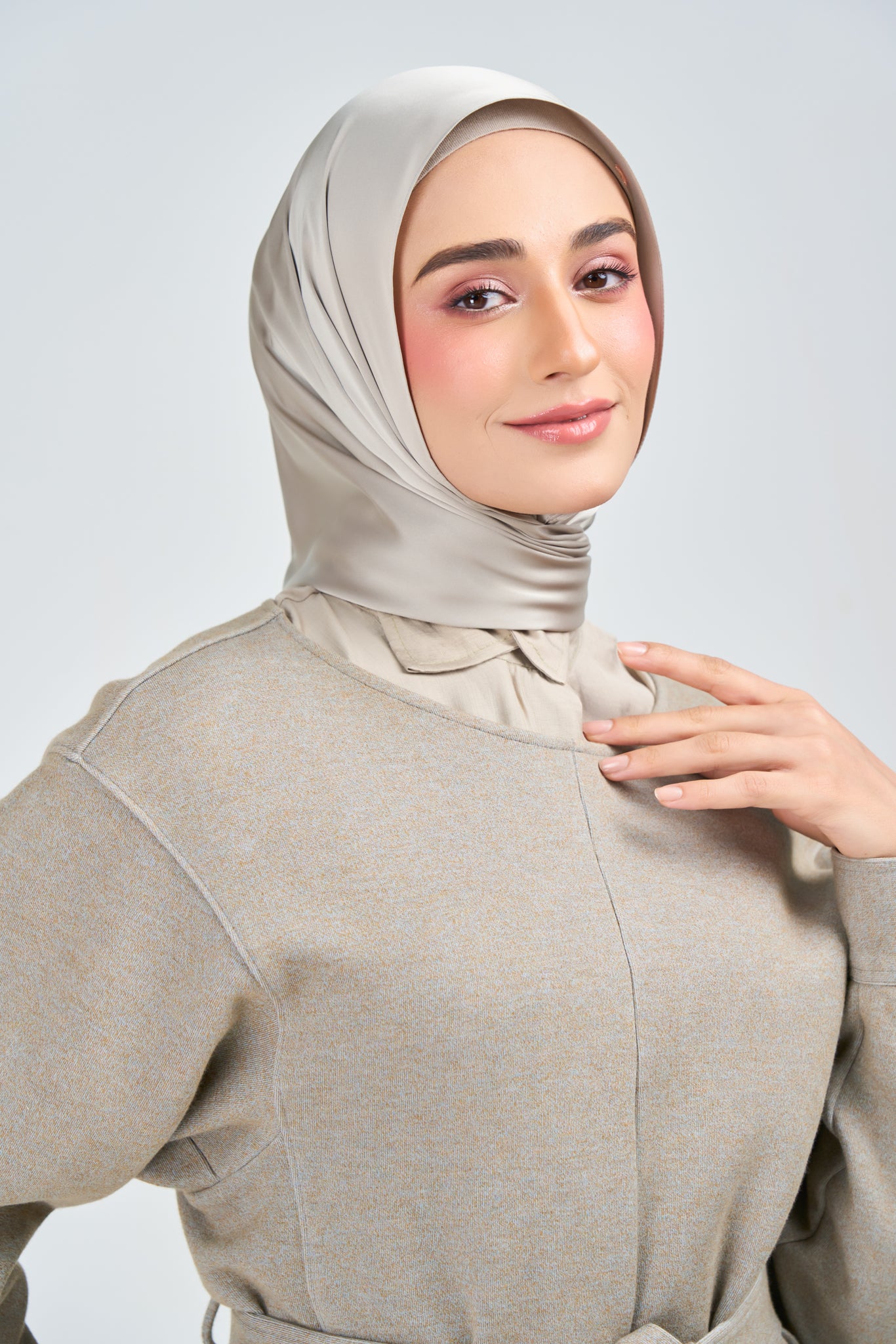 HoodX Luxe in Silver Taupe