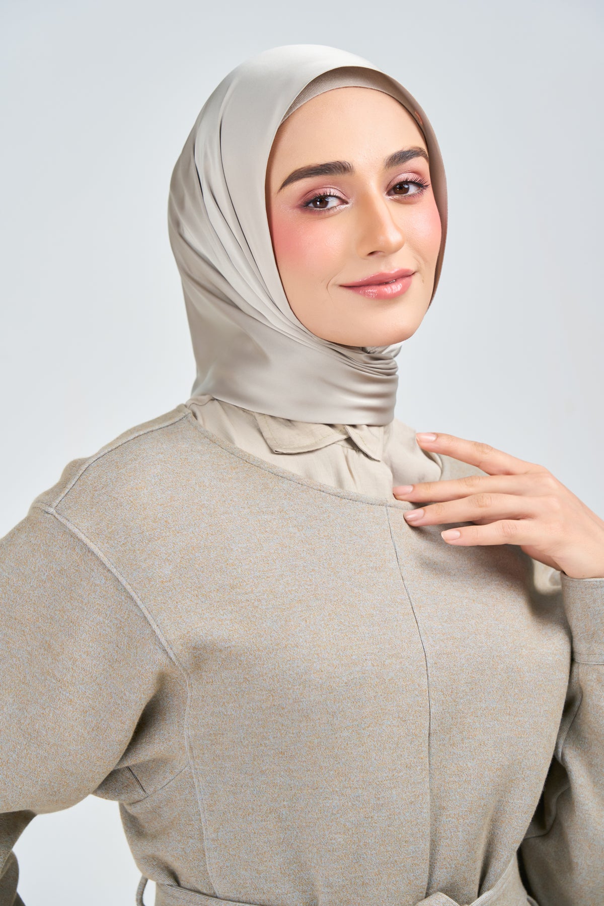 HoodX Luxe in Silver Taupe