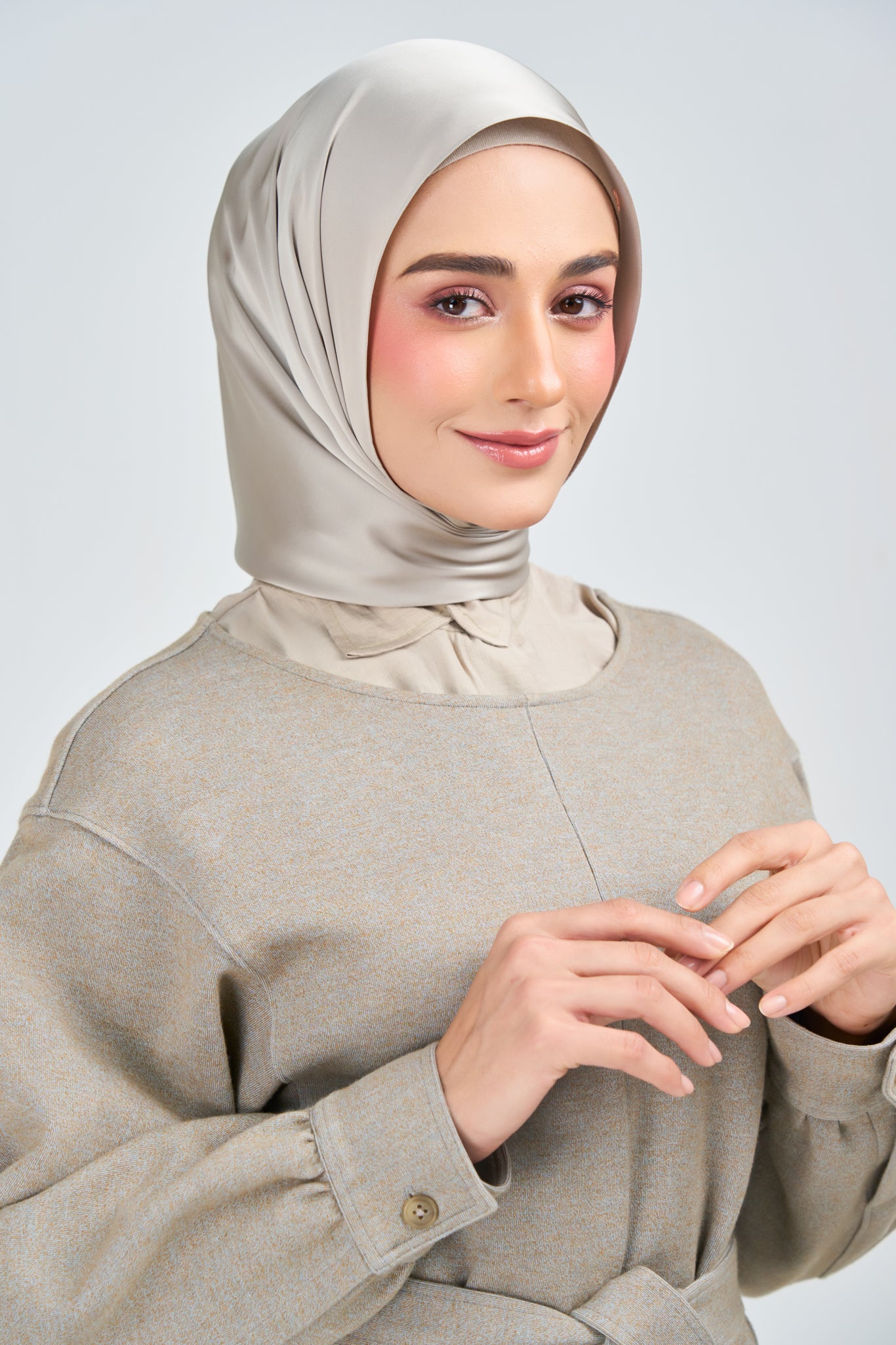 HoodX Luxe in Silver Taupe