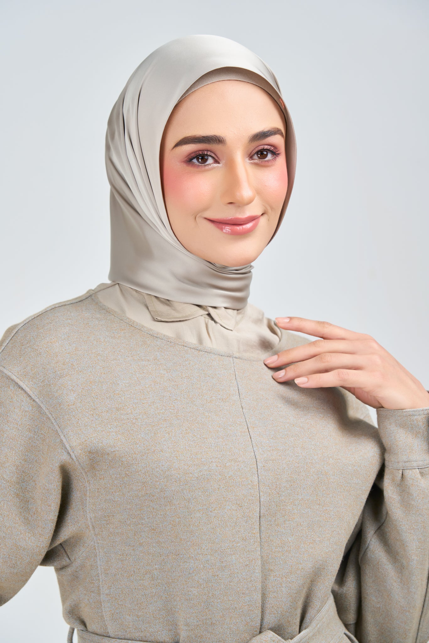 HoodX Luxe in Silver Taupe