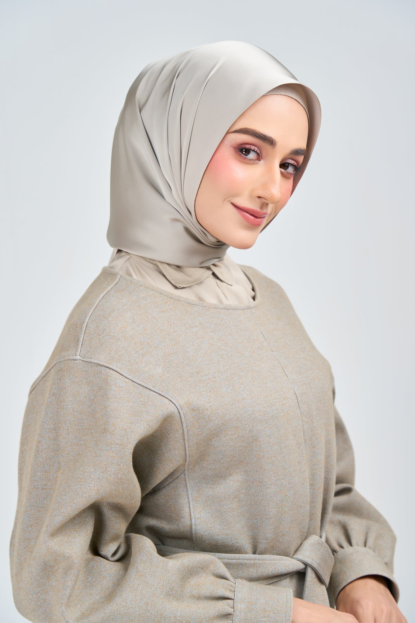 HoodX Luxe in Silver Taupe