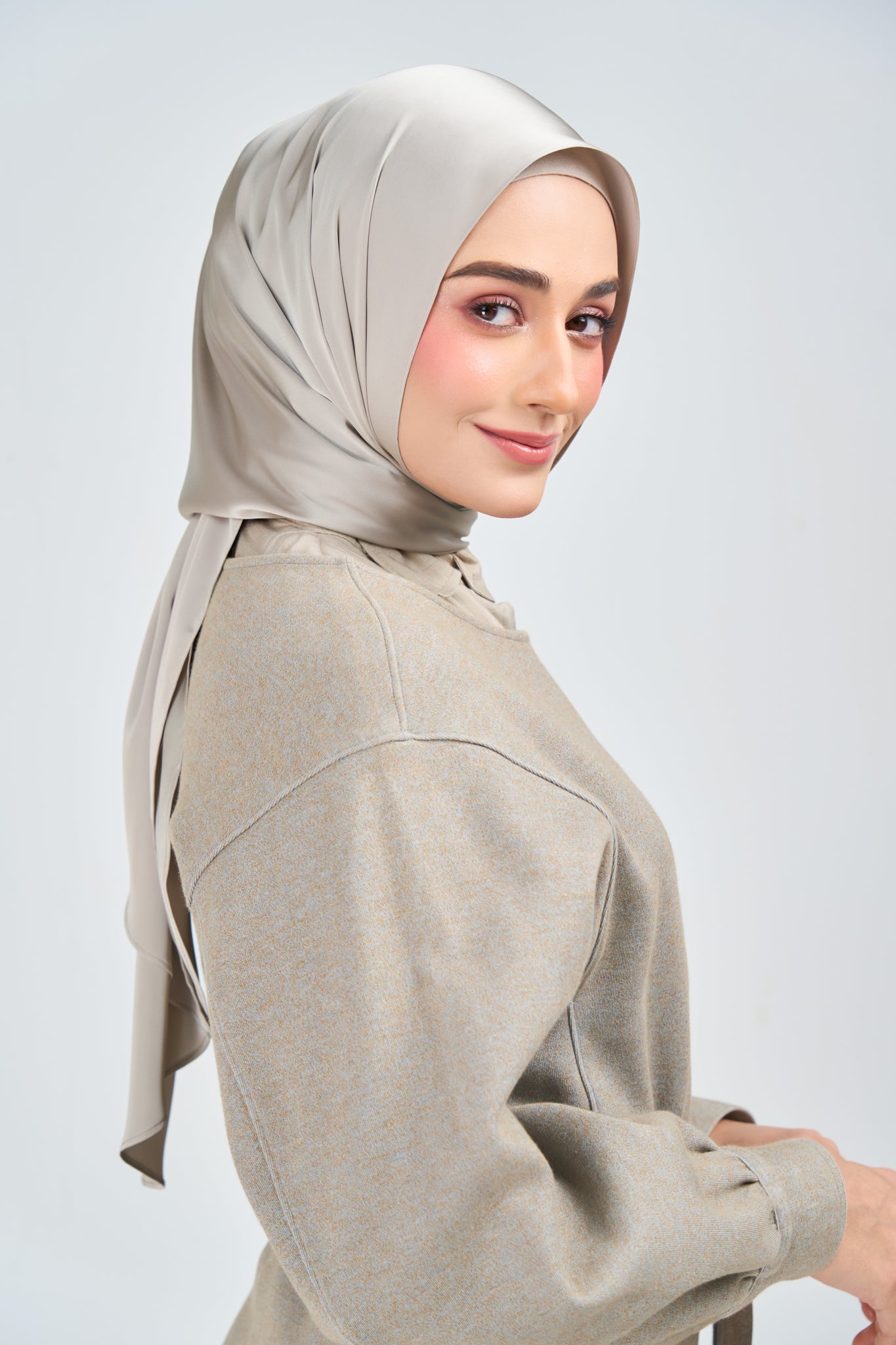 HoodX Luxe in Silver Taupe