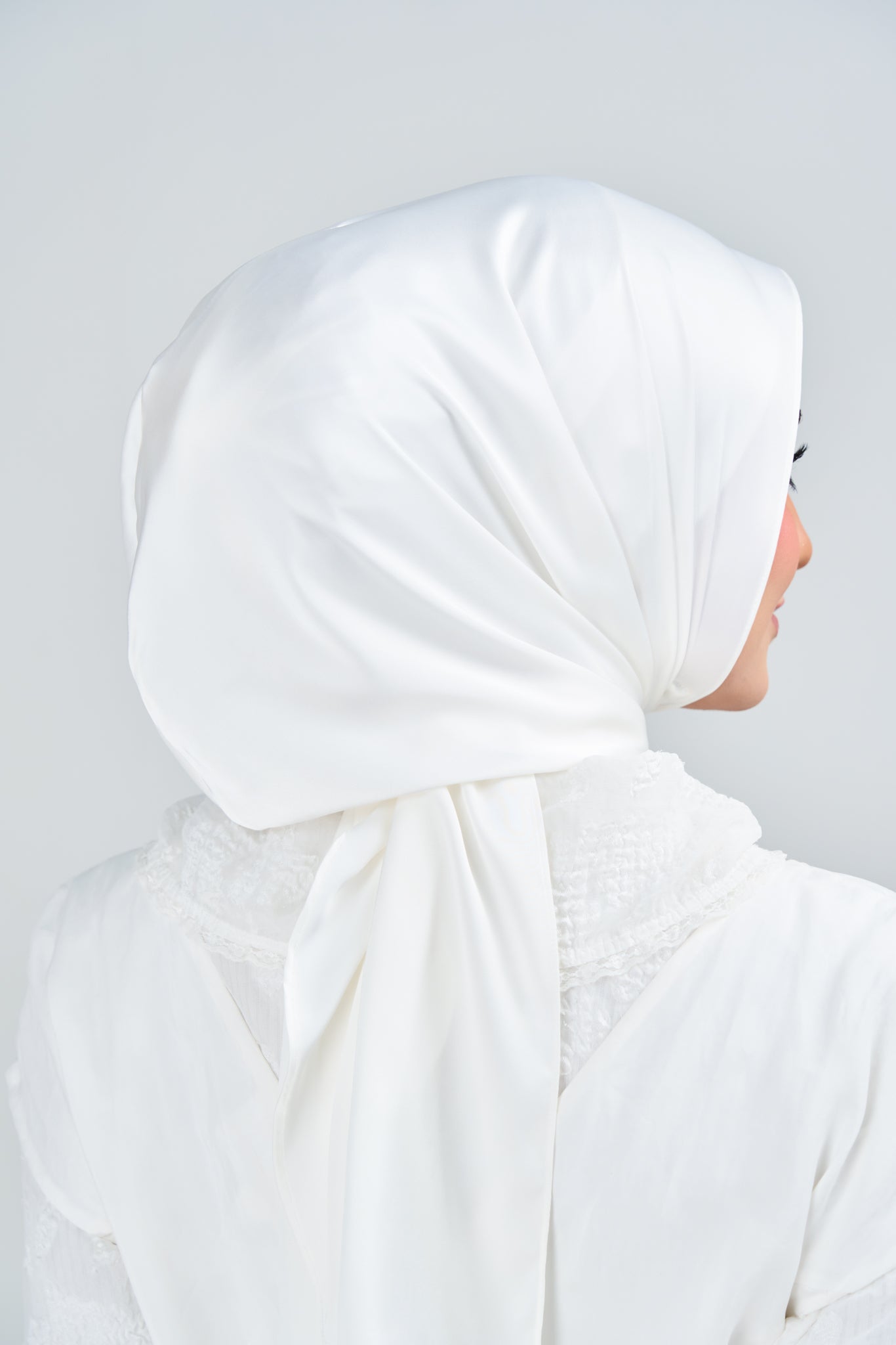 HoodX Luxe in Timeless White