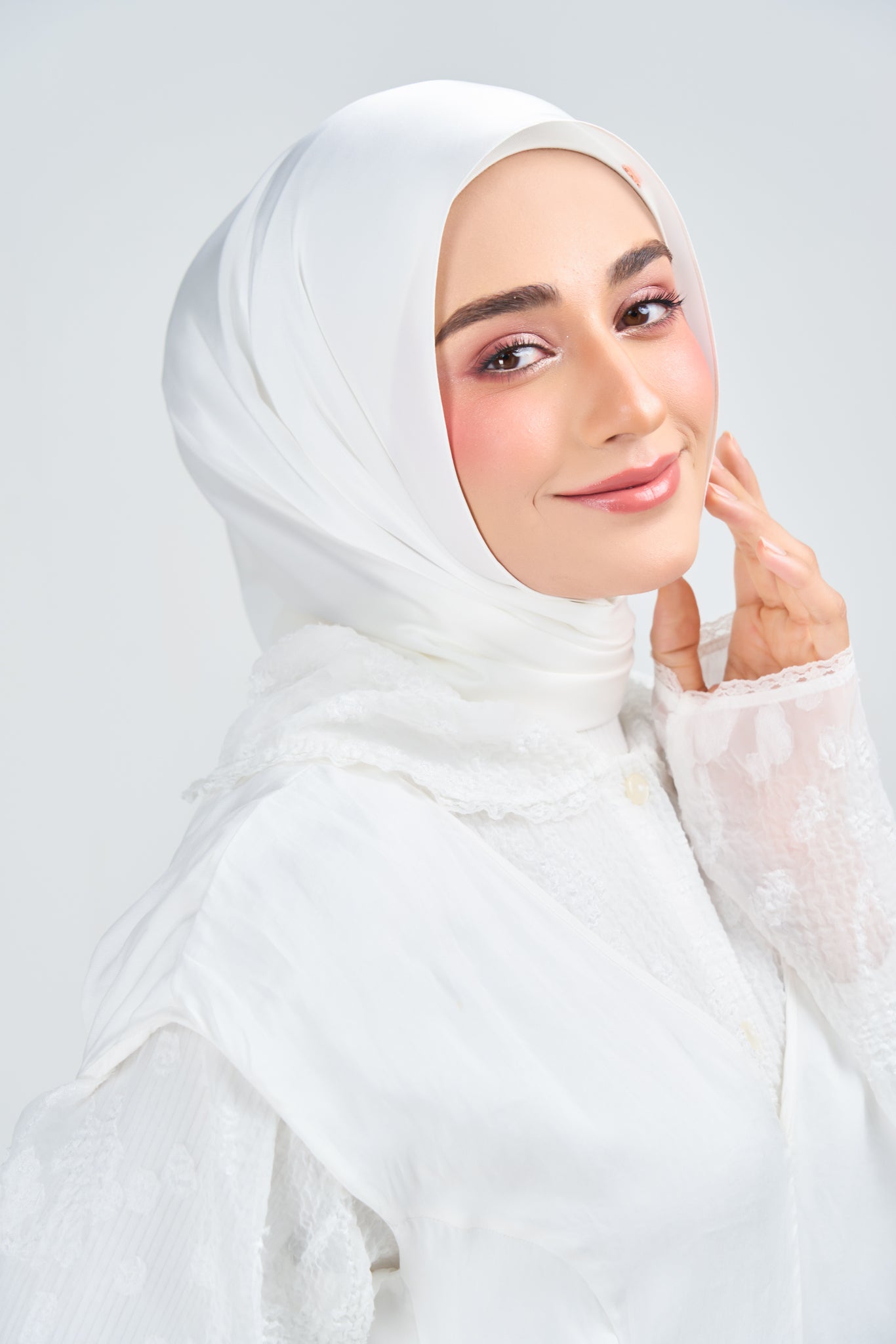 HoodX Luxe in Timeless White