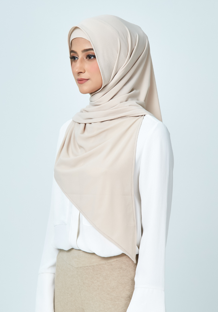Dalia Set in Sandy Beige