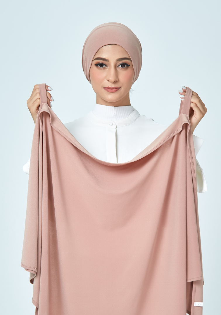 Dalia Set in Tan