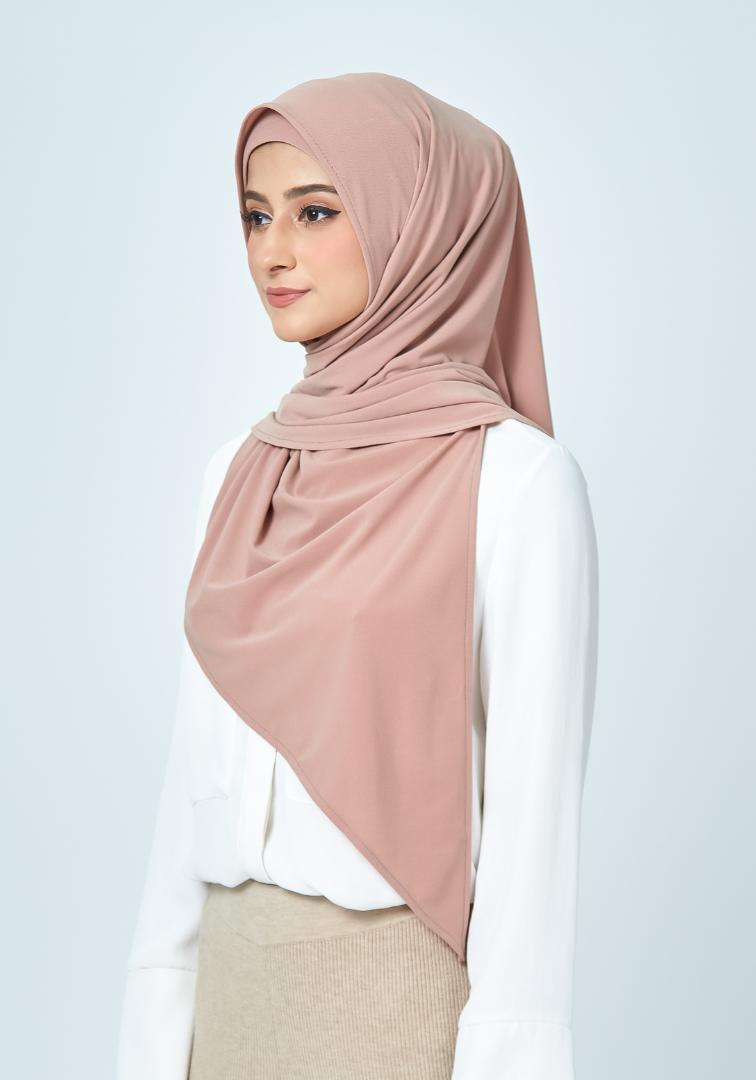 Dalia Set in Tan