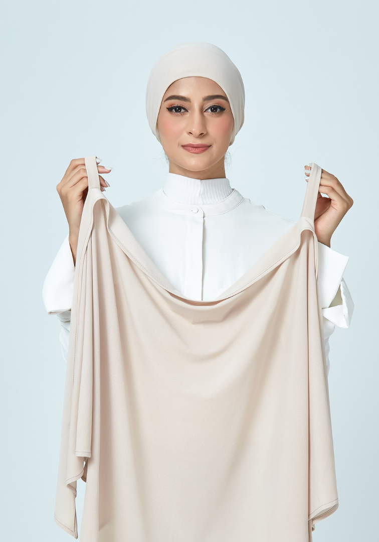 Dalia Set in Sandy Beige