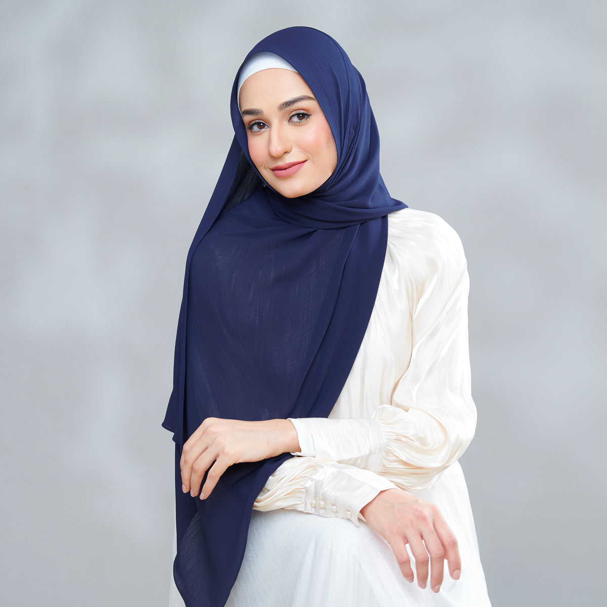Selena Magnet Series in Dark Navy