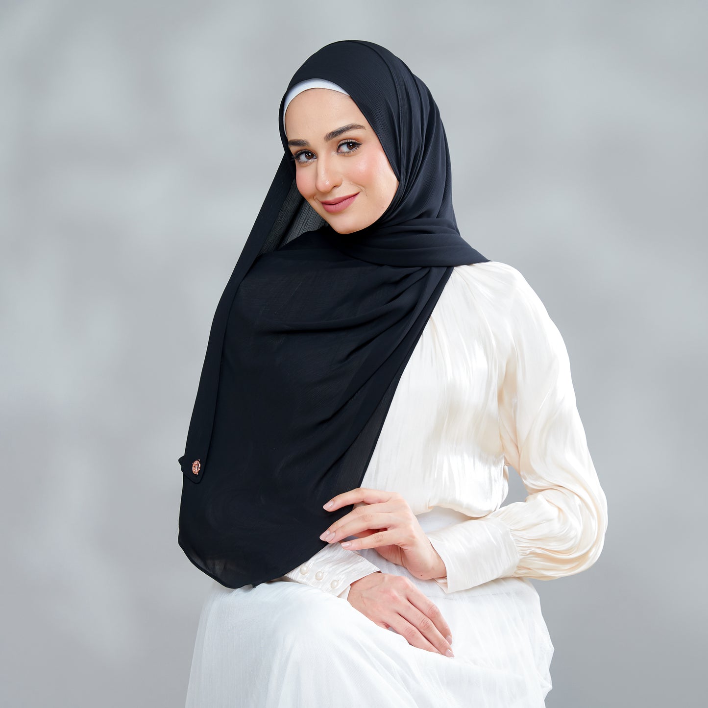 Selena Magnet Series in Onyx