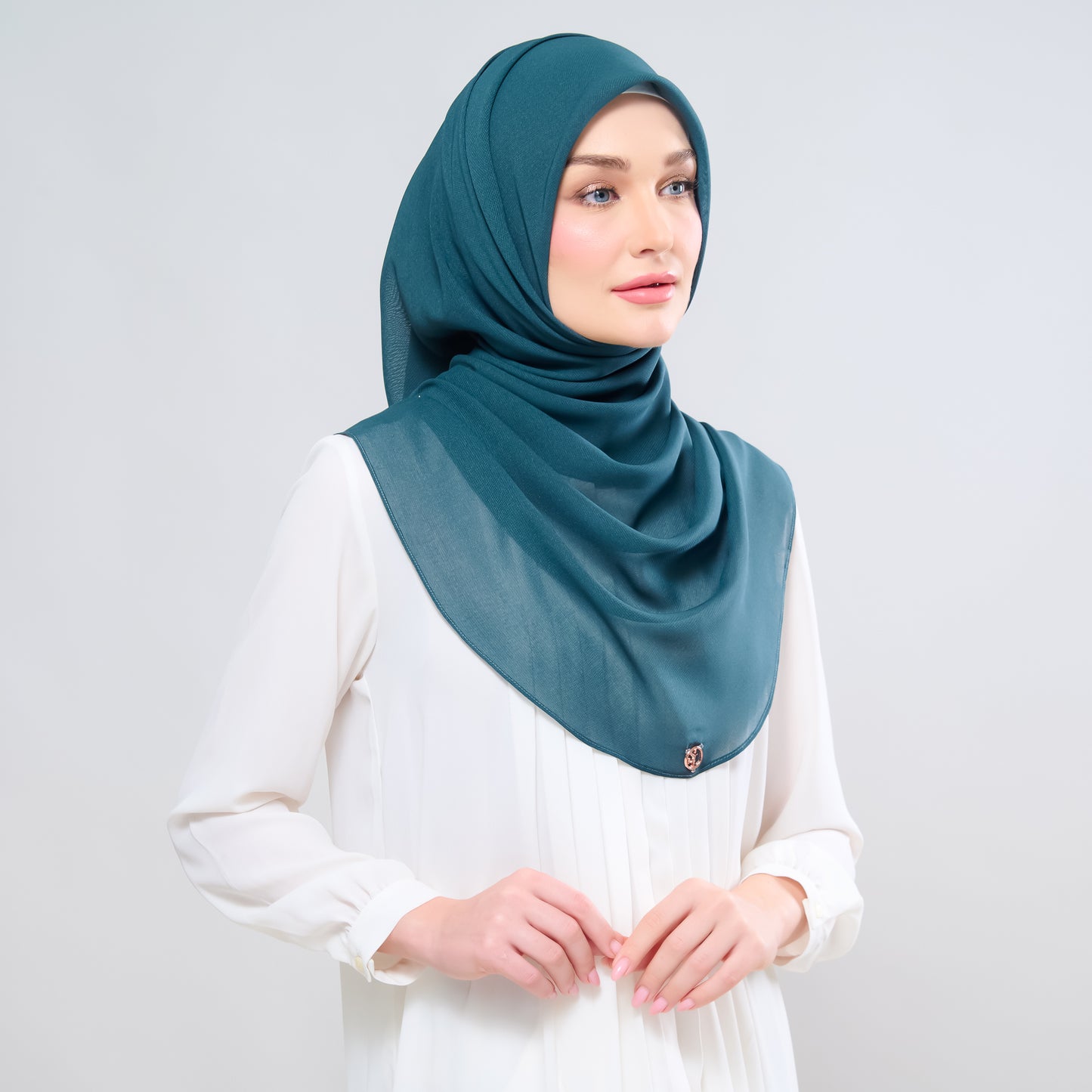 Hayfa Bawal Curve 48 in Emerald Green