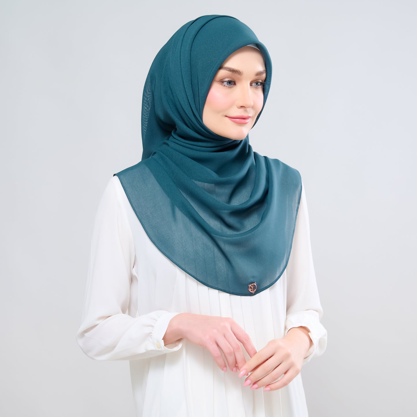 Hayfa Bawal Curve 48 in Emerald Green