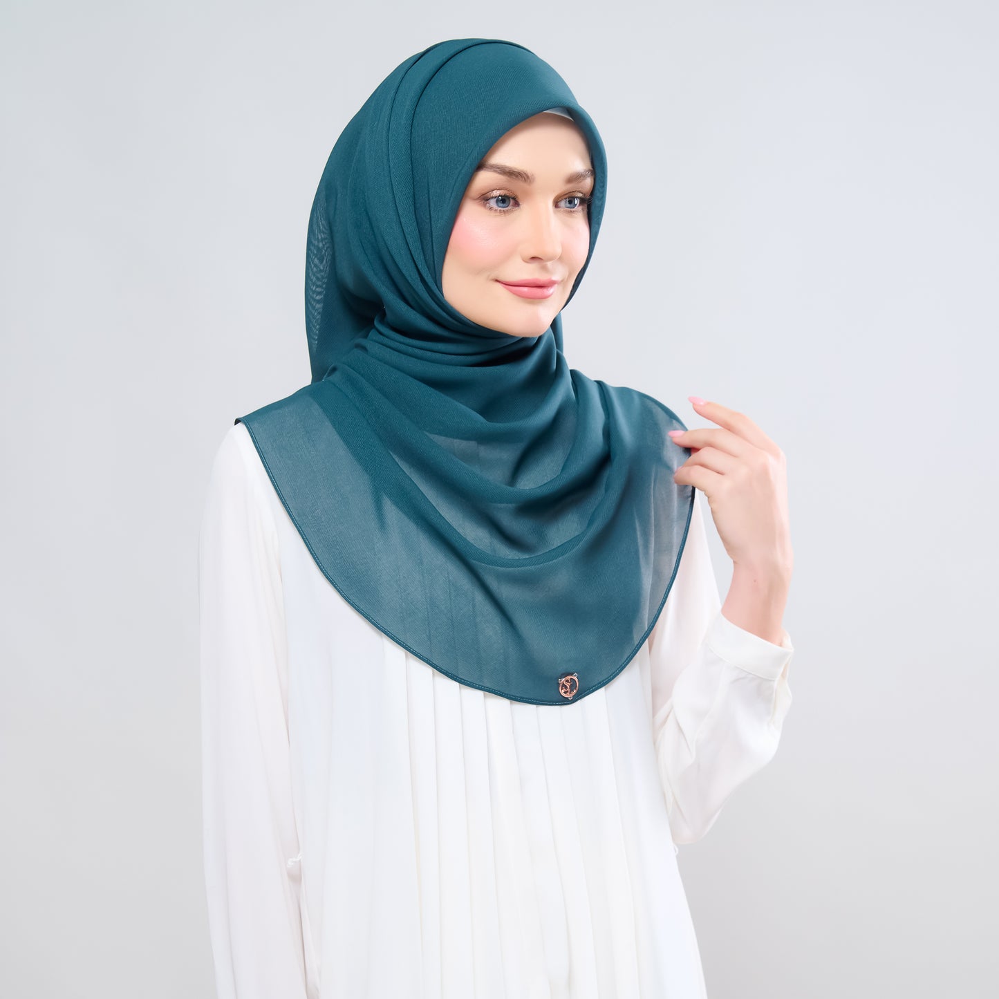 Hayfa Bawal Curve 48 in Emerald Green