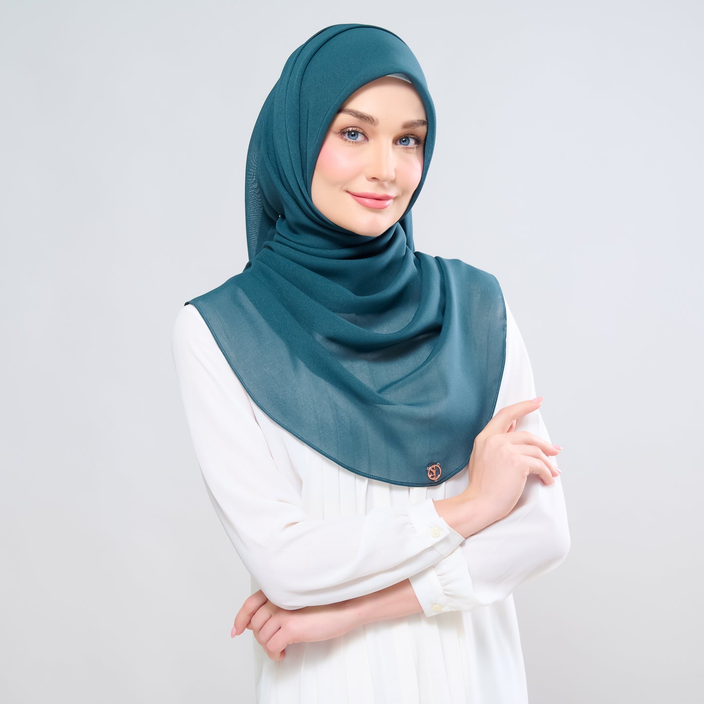Hayfa Bawal Curve 48 in Emerald Green