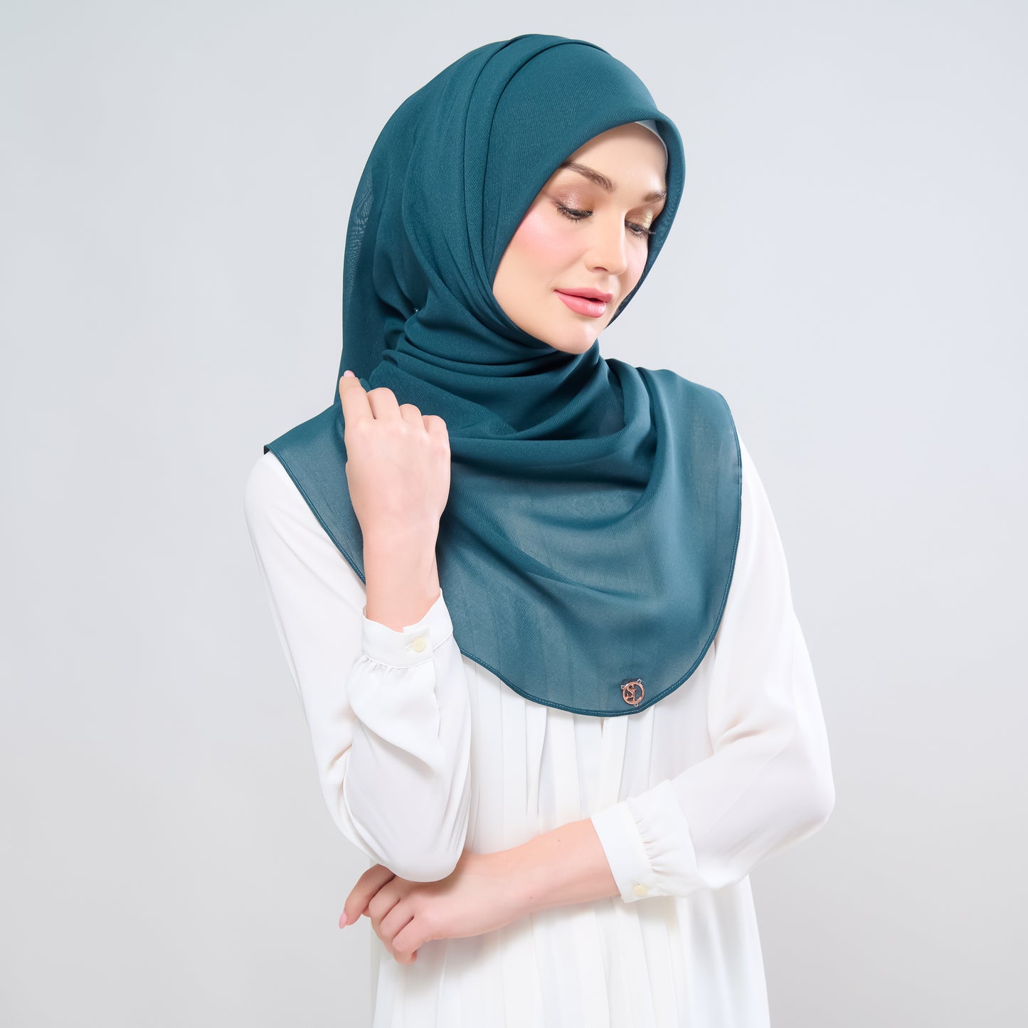 Hayfa Bawal Curve 48 in Emerald Green