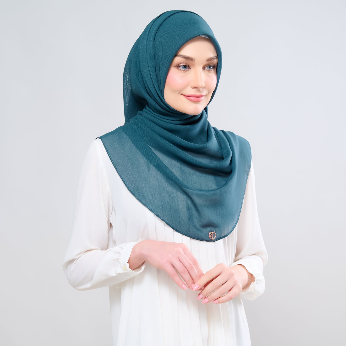 Hayfa Bawal Curve 48 in Emerald Green