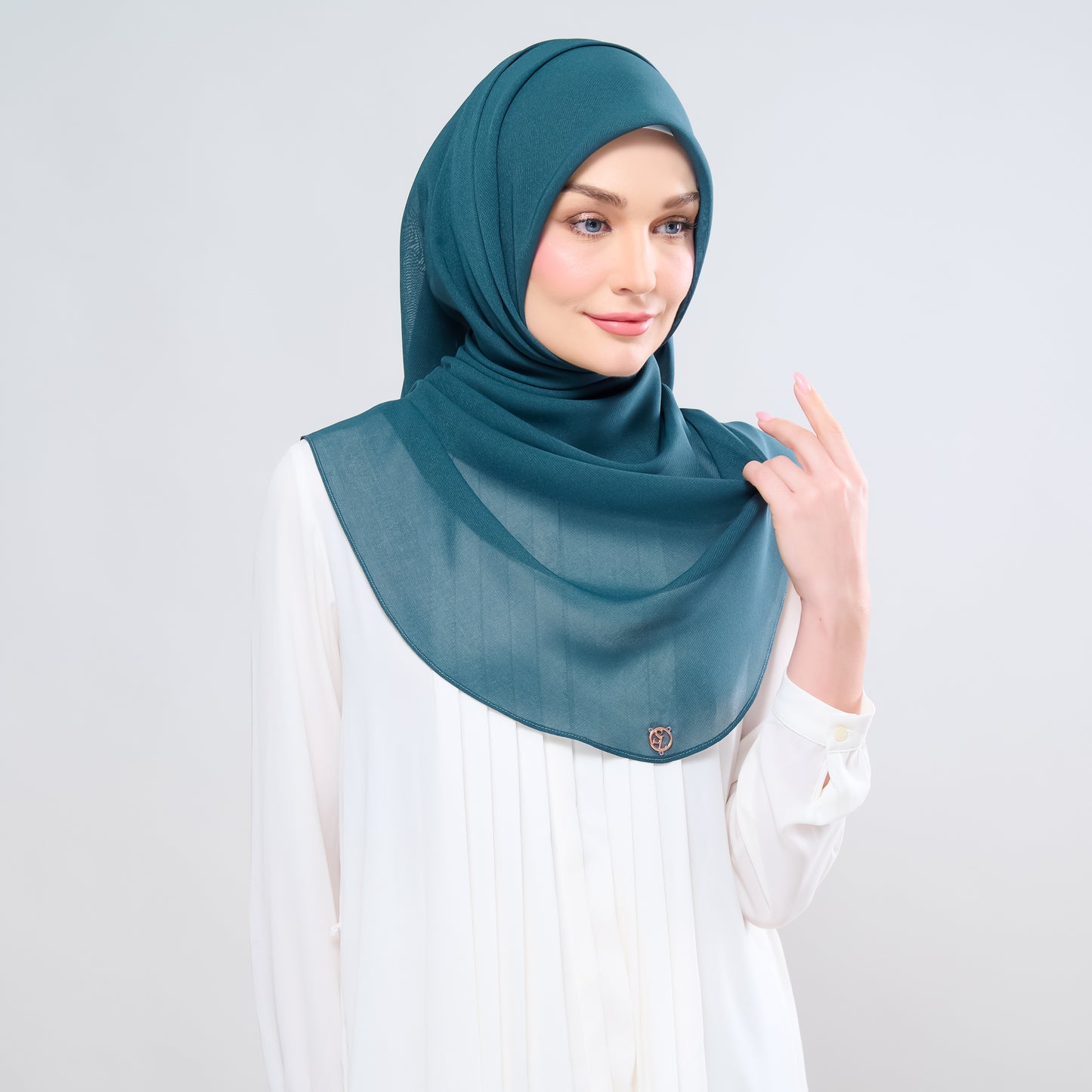 Hayfa Bawal Curve 48 in Emerald Green