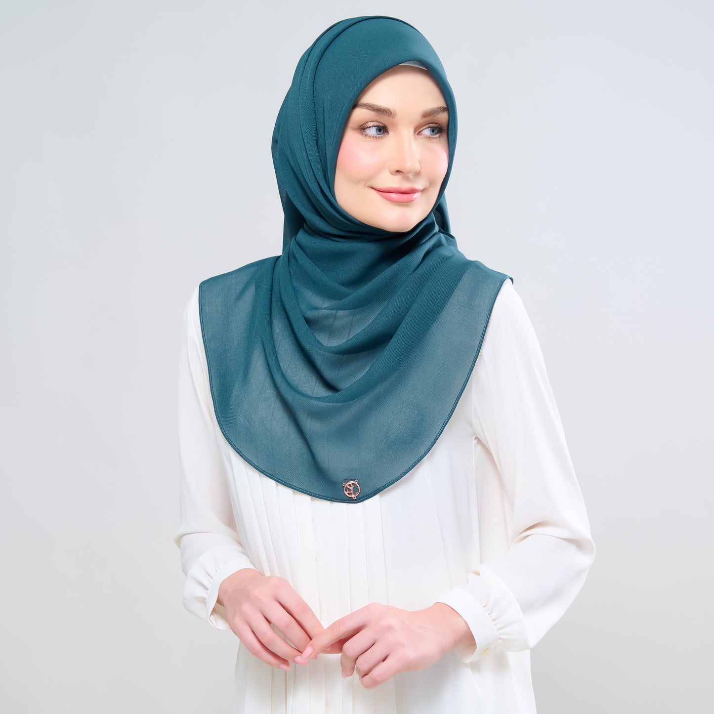 Hayfa Bawal Curve 48 in Emerald Green