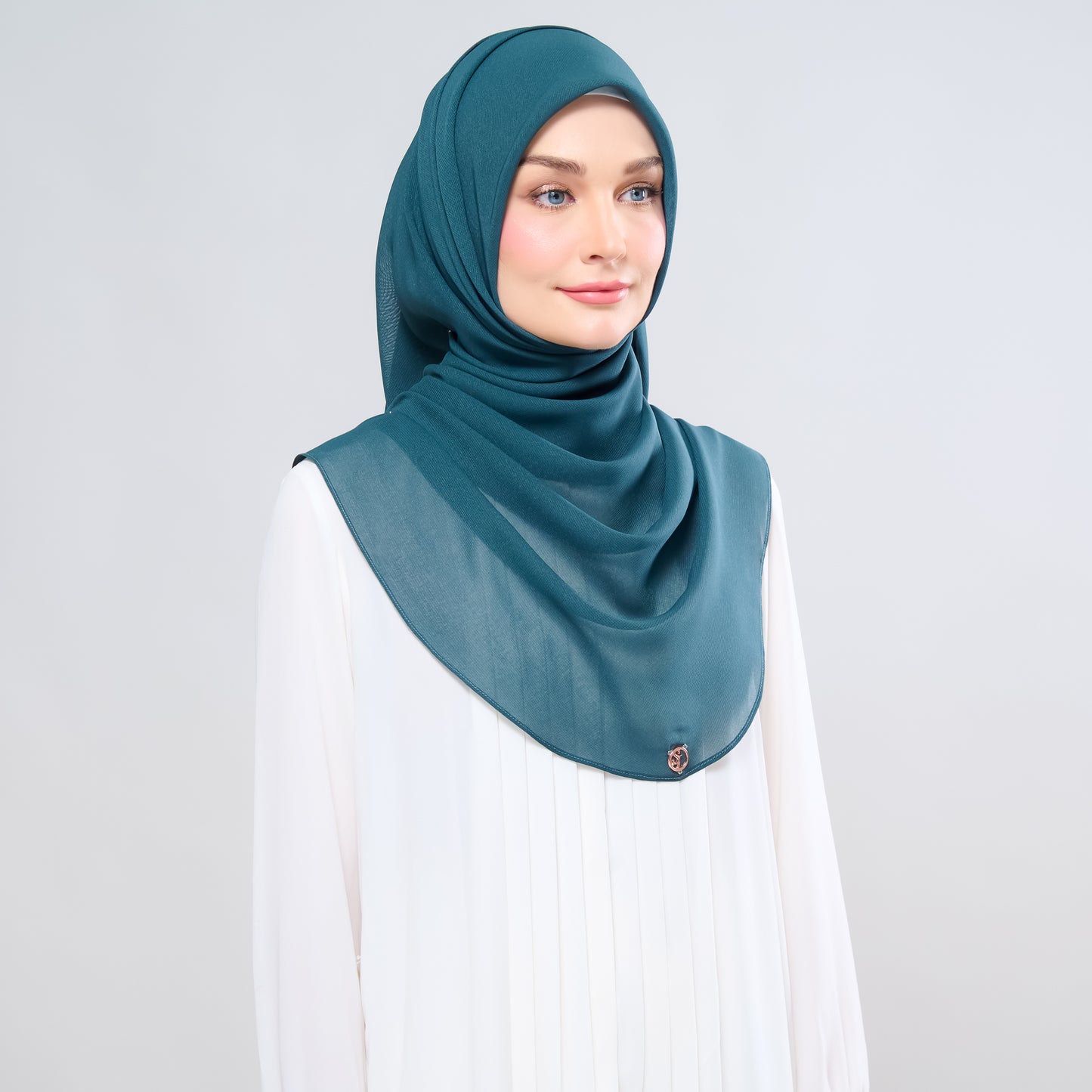 Hayfa Bawal Curve 48 in Emerald Green