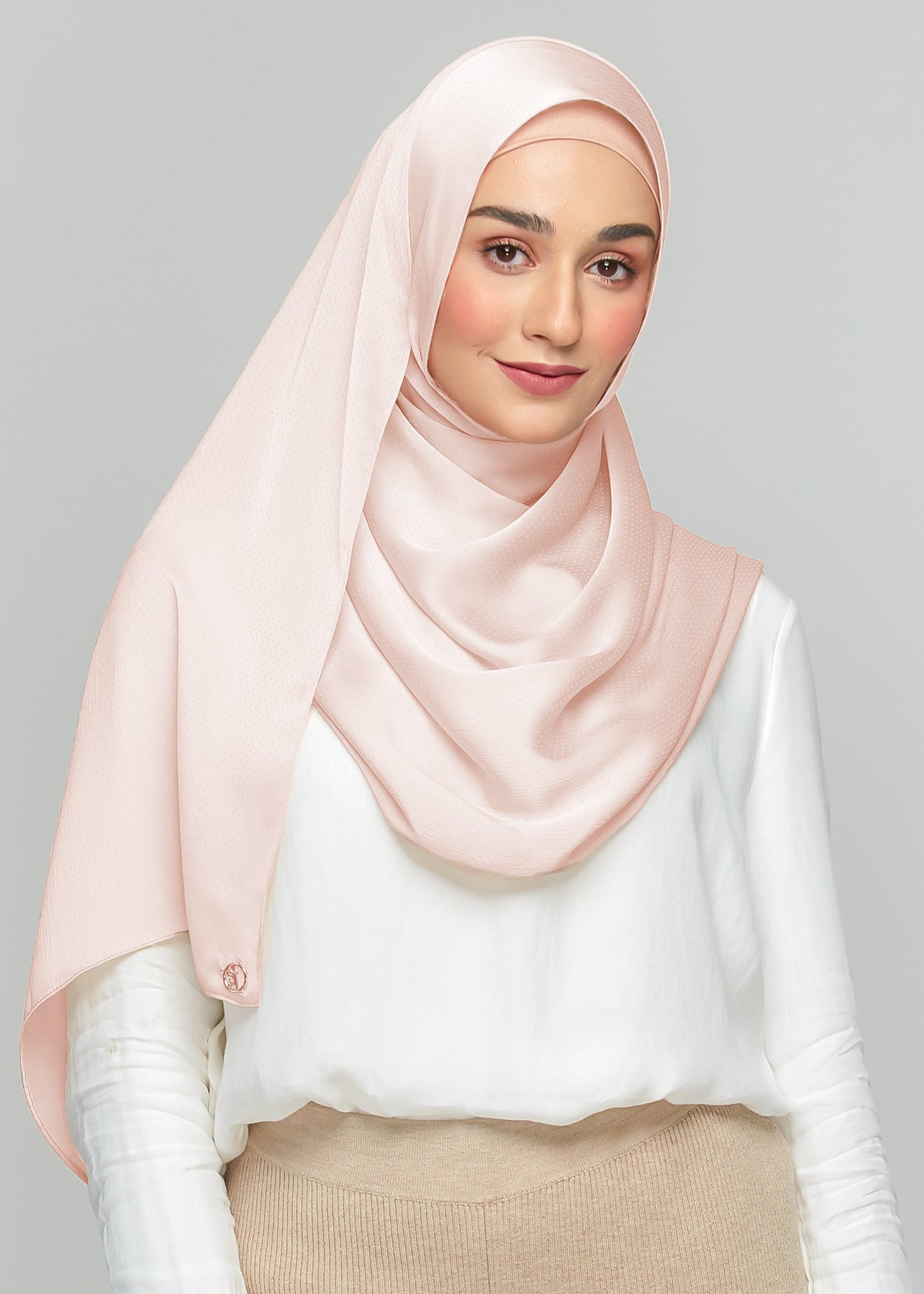 Lily Set in Light Rose