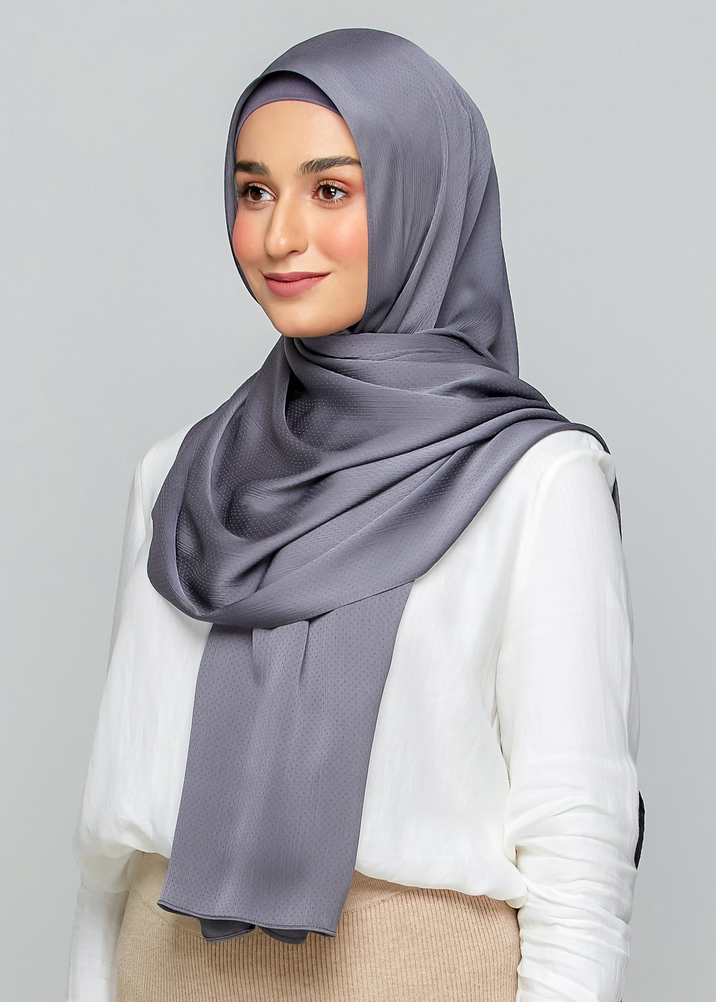 Lily Set in Metropolis Grey