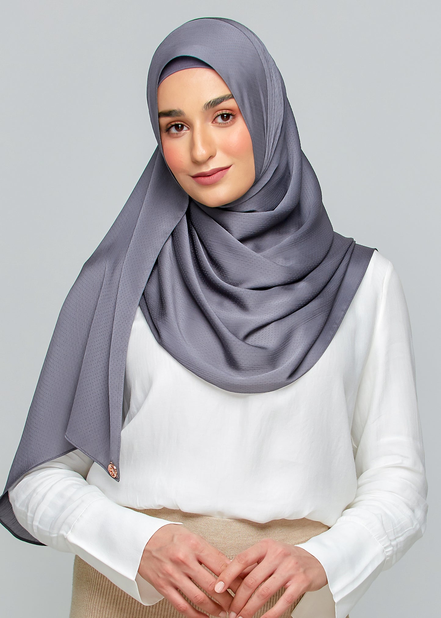 Lily Set in Metropolis Grey