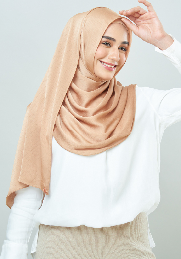 Lily Set in Golden Nude