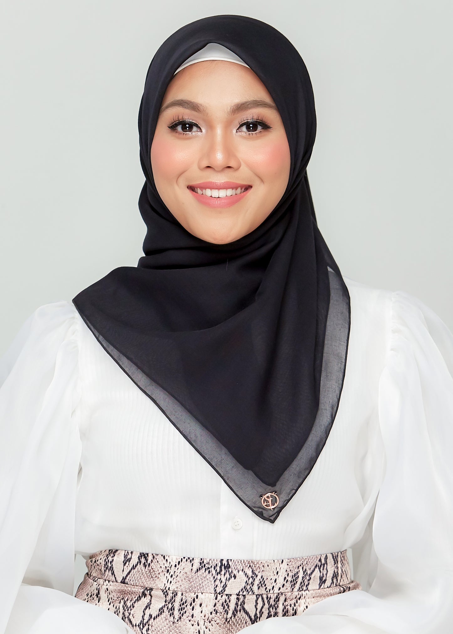 Bawal Babe in Pitch Black