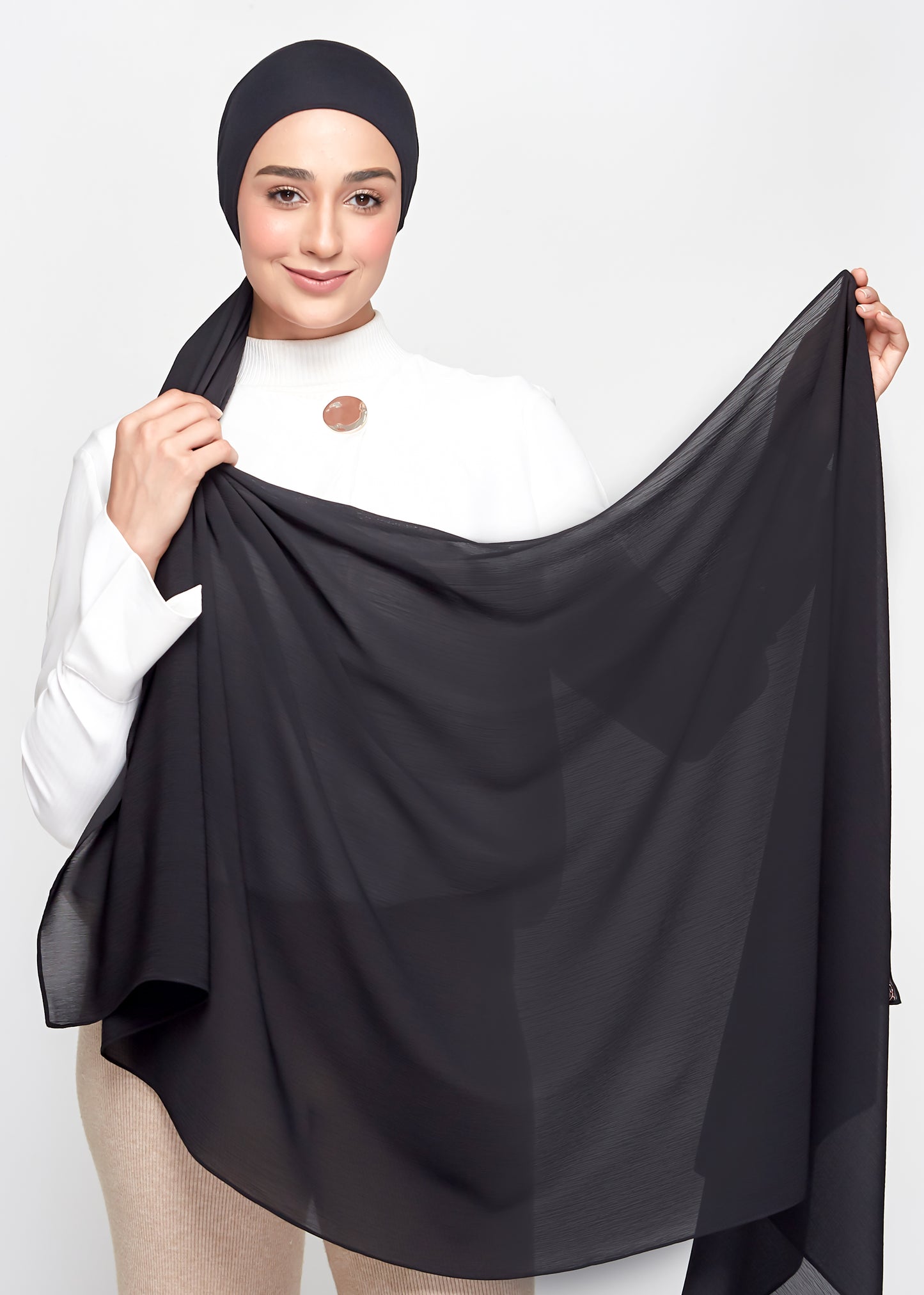 Chiffon Dolce in Pitch Black (Semi-Instant)