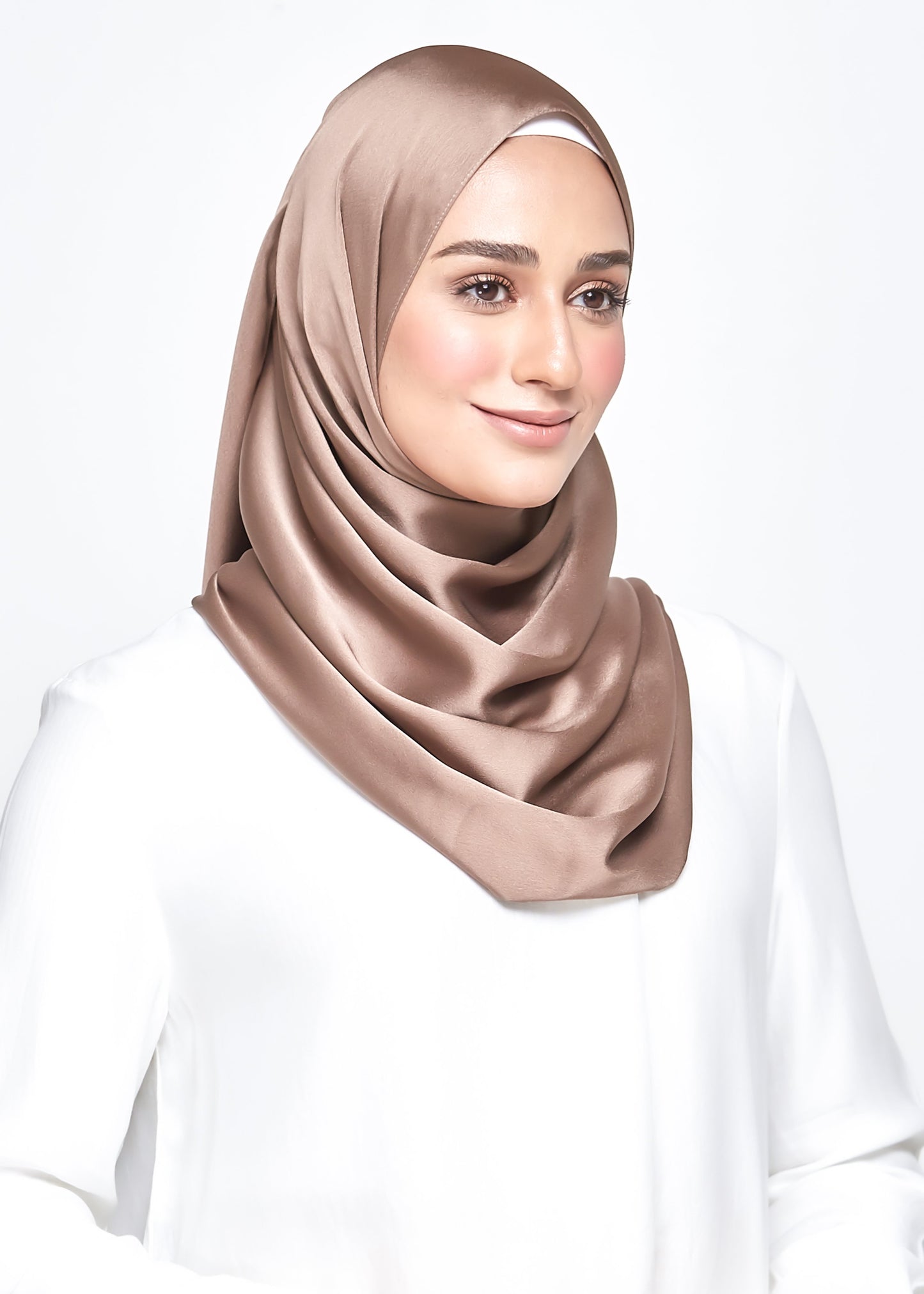 Satin Diamond in Oak Brown