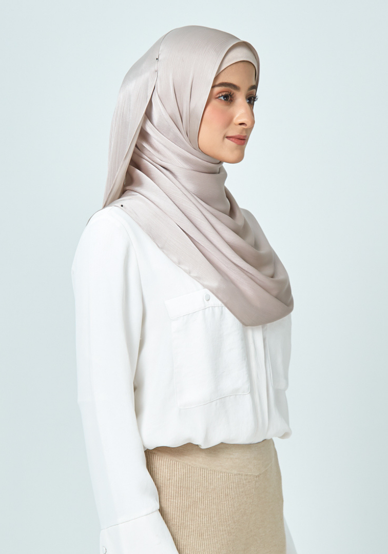 Semi-Instant Satin Hope in Mindful Taupe