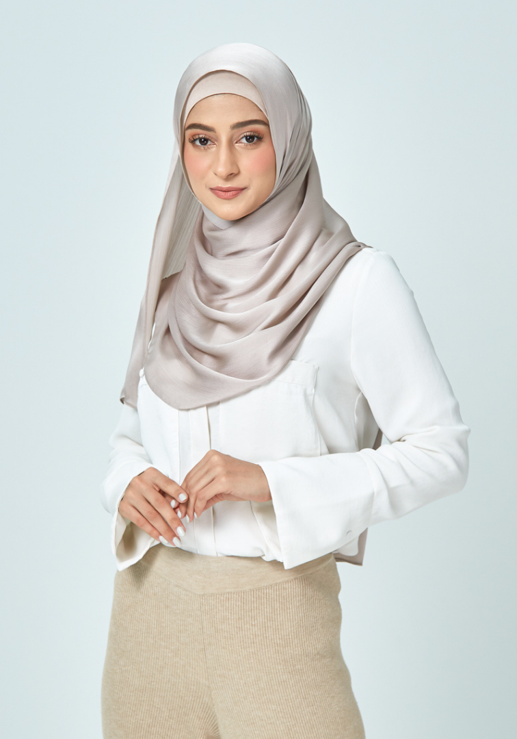 Semi-Instant Satin Hope in Mindful Taupe