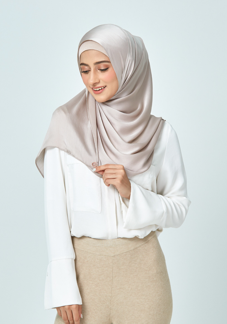 Semi-Instant Satin Hope in Mindful Taupe