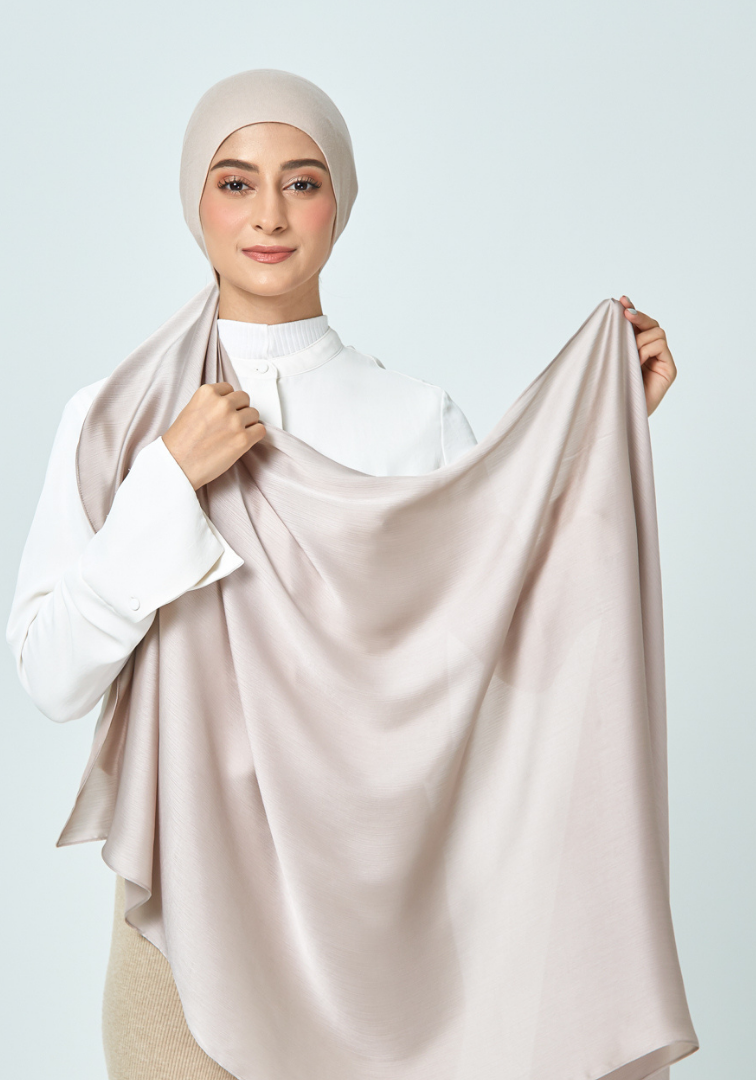 Semi-Instant Satin Hope in Mindful Taupe