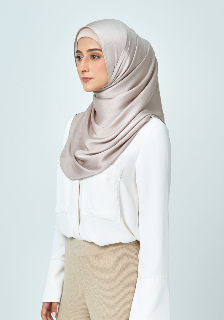 Semi-Instant Satin Hope in Mindful Taupe